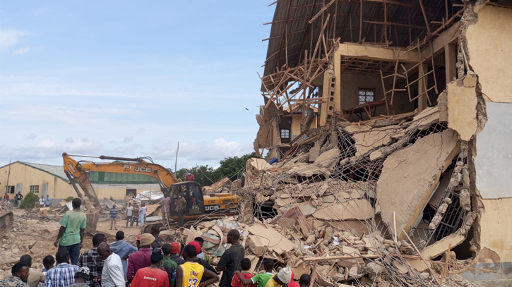 Nigeria school collapse kills 21, scores injured