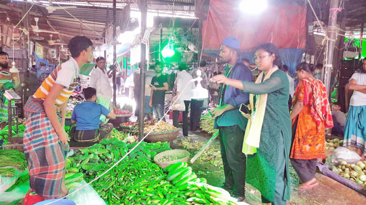 Prices of veg, chicken reduced as students monitor bazaars