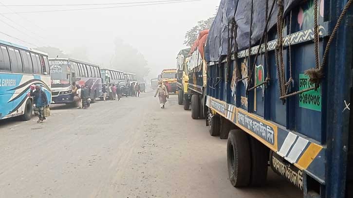 Fog-disrupted ferry services on Aricha-Kazirhat & Paturia-Daulatdia routes resume