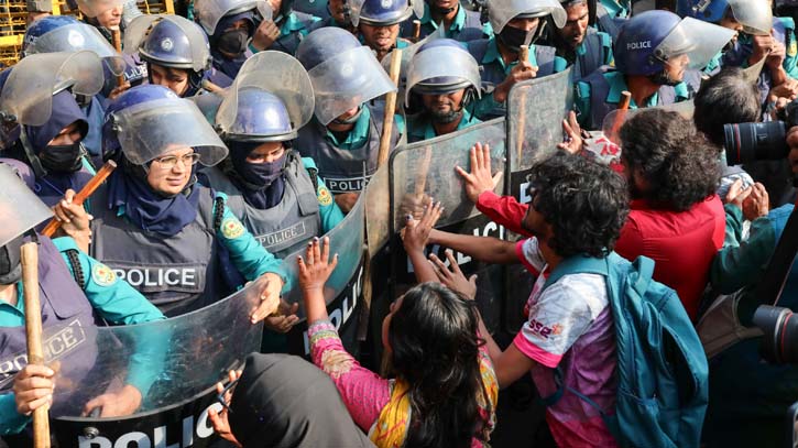 Protesters face police obstruction while marching towards Home Ministry