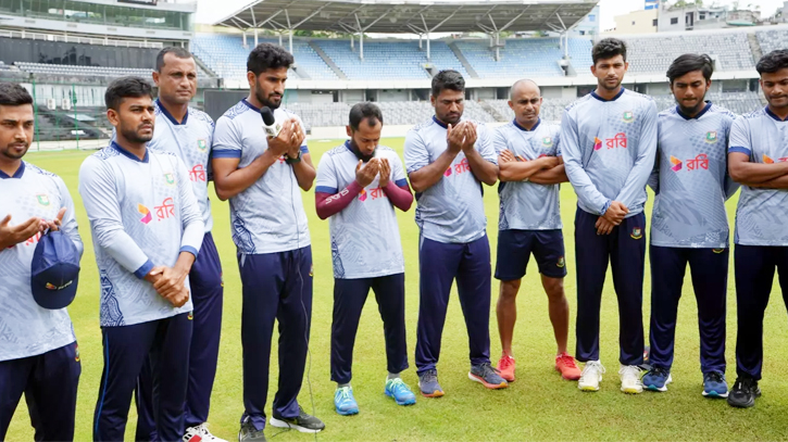 Bangladeshi cricketers a moment of silence for recent mayhem