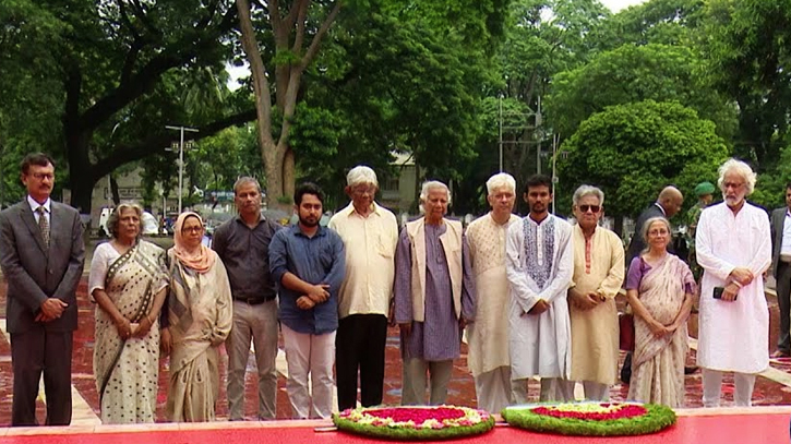 Interim govt advisers pay respect at Shaheed Minar