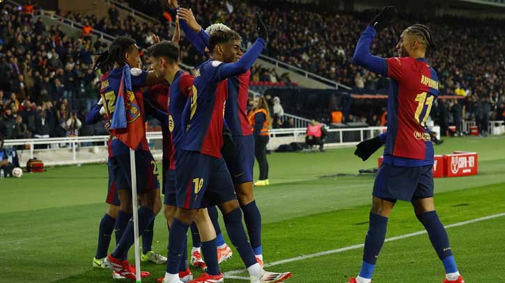 Barcelona reaches Copa del Rey quarterfinals with 5-1 rout of Real Betis