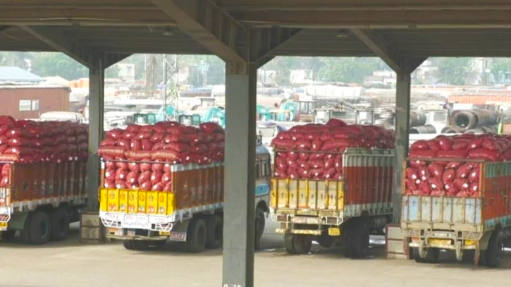 300 tonnes of potatoes imported from India