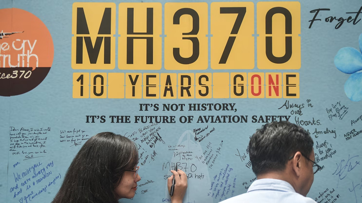 Australia offers Malaysia to search missing MH370 Flight again