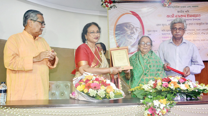 Bangla Academy hands over Nazrul Puraskar