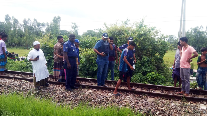 Five crushed under wheels of train in Narsingdi