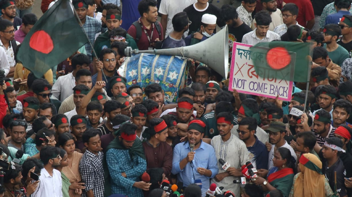 DU ‘Anti-Repression Teachers’ gather at Shahbagh protesting attacks on students