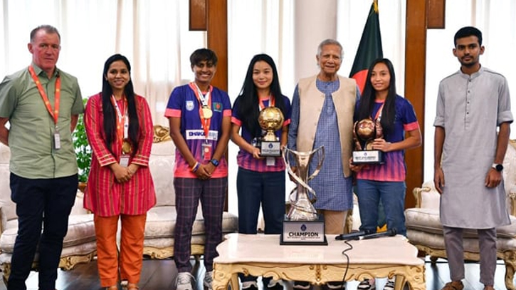 SAFF winning women’s footballers arrive in Jamuna