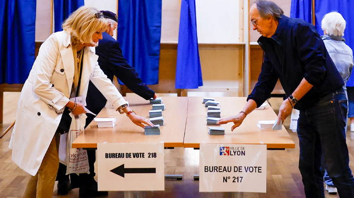 Mainland France begins voting in EU elections