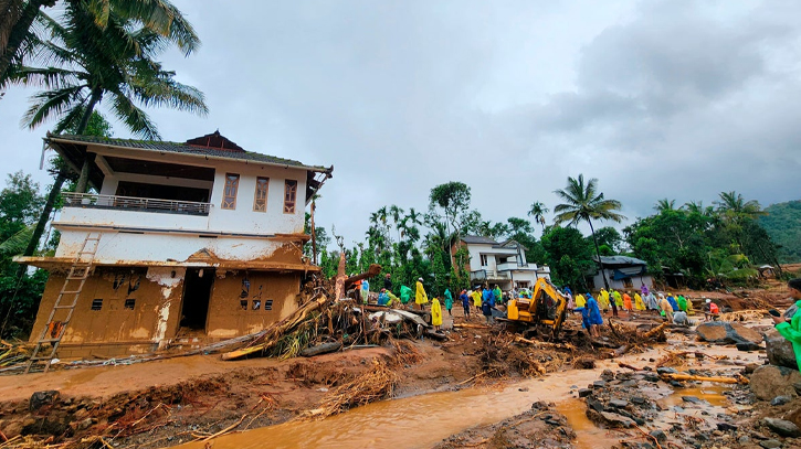 India landslide toll hits 122 as rain hampers rescue work