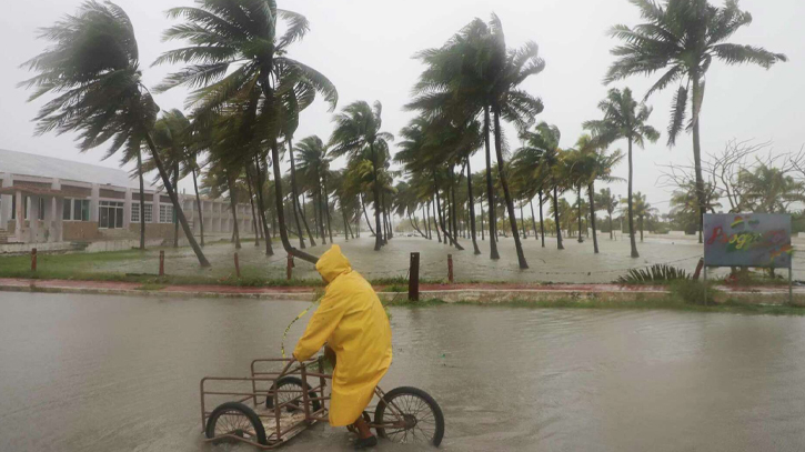 Hurricane Milton makes landfall, walloping coast of Florida