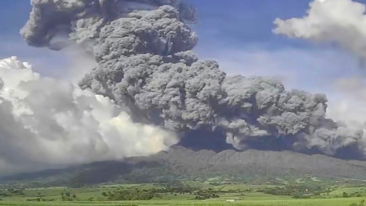 Philippine villages evacuated after major volcanic eruption