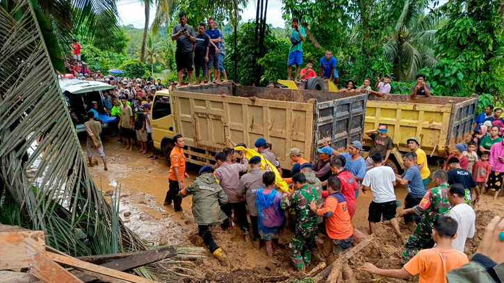 19 killed in floods, landslides in Indonesia