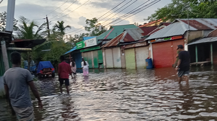 Flood situation improves in Noakhali, 3 dead reported