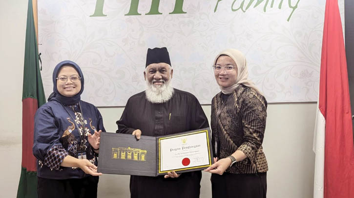 PHP Family founder receives ’Karaka Buwana’ award