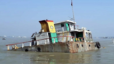 Trawler sinks in Mongla River