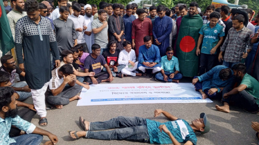 Students protested against quota-blocked highway