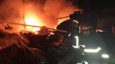 Fire breaks out at Gazipur godown, extinguished after 90 minutes