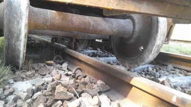 Derailment in Gazipur halts rail communication with northern Bangladesh