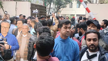 Thousands gather outside Khaleda’s residence to see her off