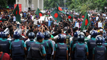 Pressure mounts on govt amid student protests 