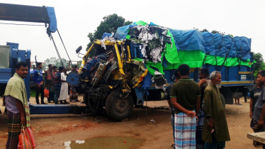 6 Killed,28 injured in Dinajpur by bus-truck collision