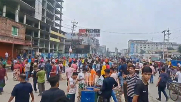 Workers block Dhaka-Tangail highway over unpaid salary