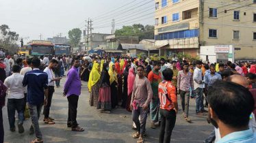 Workers block Dhaka-Mymensingh Highway protesting death of colleague in Gazipur road accident