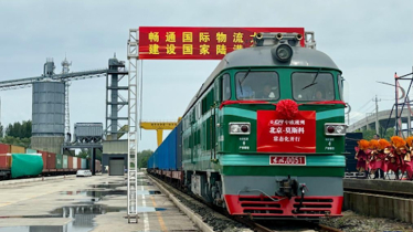 China launches regular freight train service to Moscow