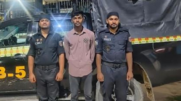 One held with fire arms, ammo in Chapainawabganj