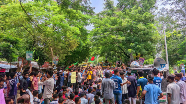 PUST students blocked Dhaka-Pabna highway