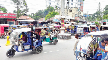 People suffer as illicit auto rickshaws take over streets