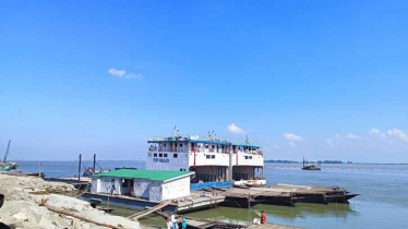 Ferry services on Chilmari-Roumari route suspended for 17 days