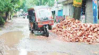 Residents suffer as roads in Satkhira city turn into craters