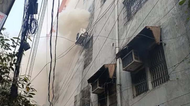 Fire breaks out at a building in Dhaka’s purana paltan