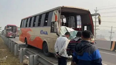 Multiple-vehicle collisions on Dhaka-Mawa expressway, 1 dead, 11 injured