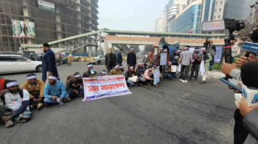 Migrant workers stage demo in Karwan Bazar, demand job assurance in Malaysia