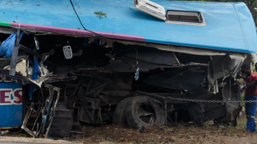 Bus-truck collision leaves 24 dead in Zimbabwe, police say