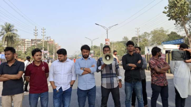 JU students block Dhaka-Aricha highway demanding  Home Adviser’s resignation