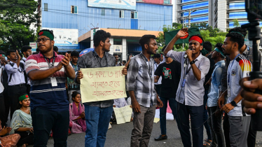 Polytechnic students block road at Tejgaon