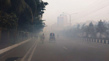 Fog shrouds Dhaka; people feel pinch of winter