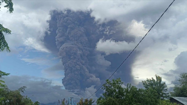 Indonesia volcano belches colossal ash tower