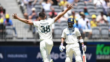 Kohli out cheaply as Australia take early charge against India