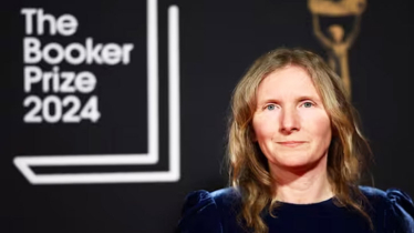 British writer Samantha Harvey‘ novel ’Orbital’ wins Booker Prize