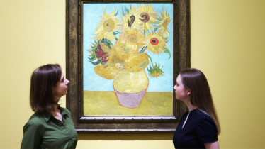 Van Gogh`s Sunflower brought in London exhibition