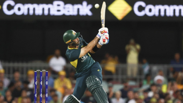 Maxwell’s power-hitting, Australia pace flatten Pakistan in T20I