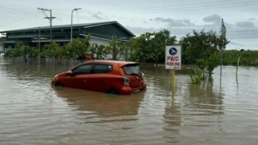 Thousands flee homes as fierce tropical storm batters Philippines