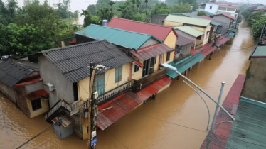 Three killed, thousands evacuated in central Vietnam floods