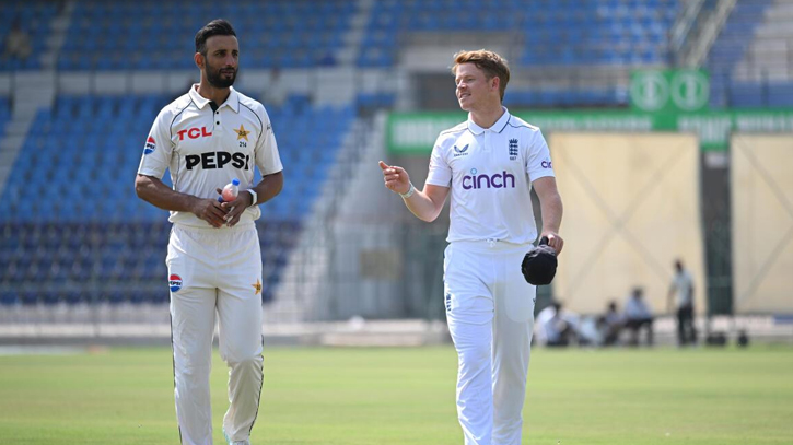 Pakistan win toss, bat against England in first Test